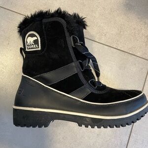 Sorel women’s boots size 7.5, worn once!